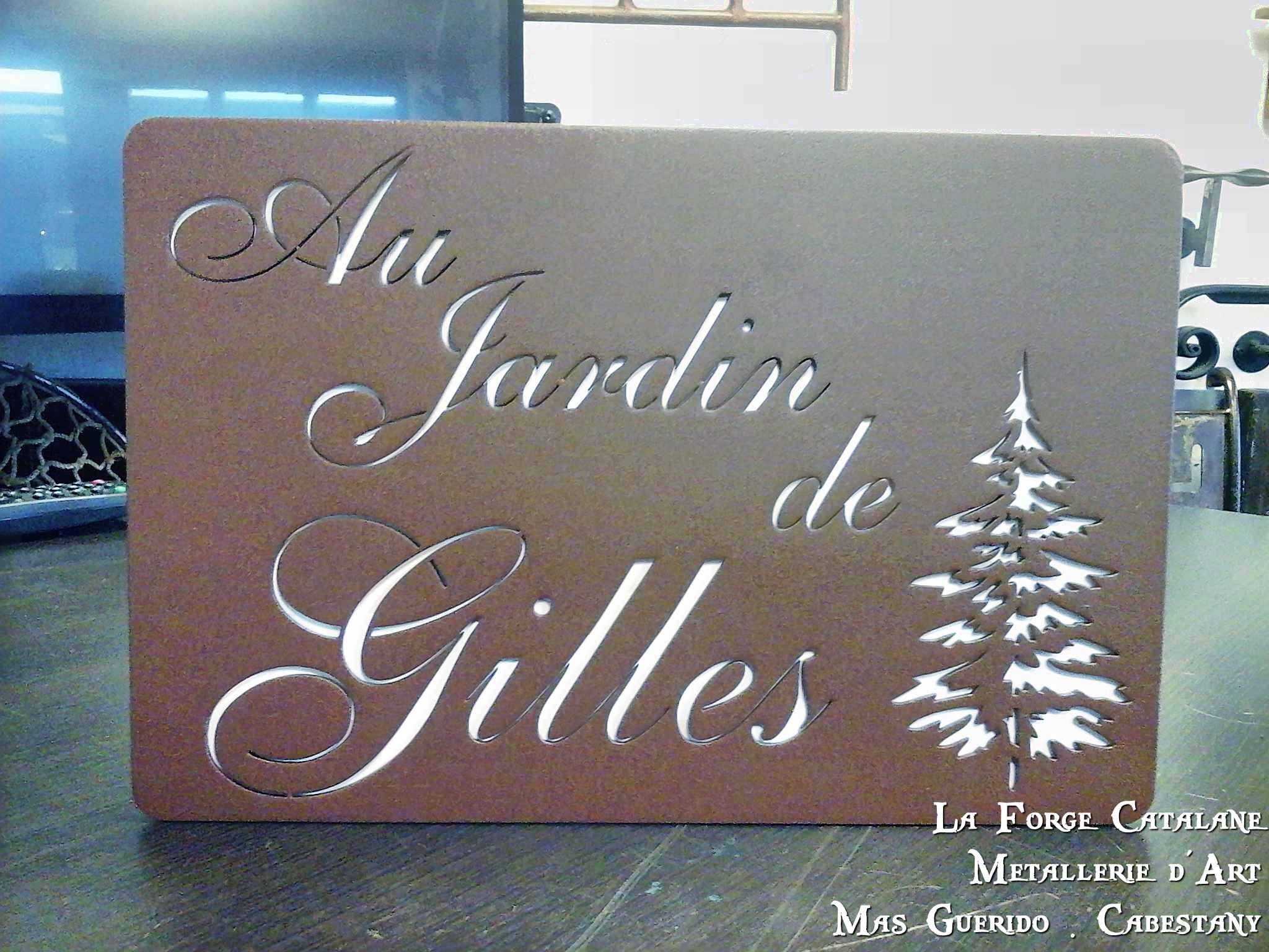 Plaque en decoupe laser thermolaquer Forge Catalane.jpg